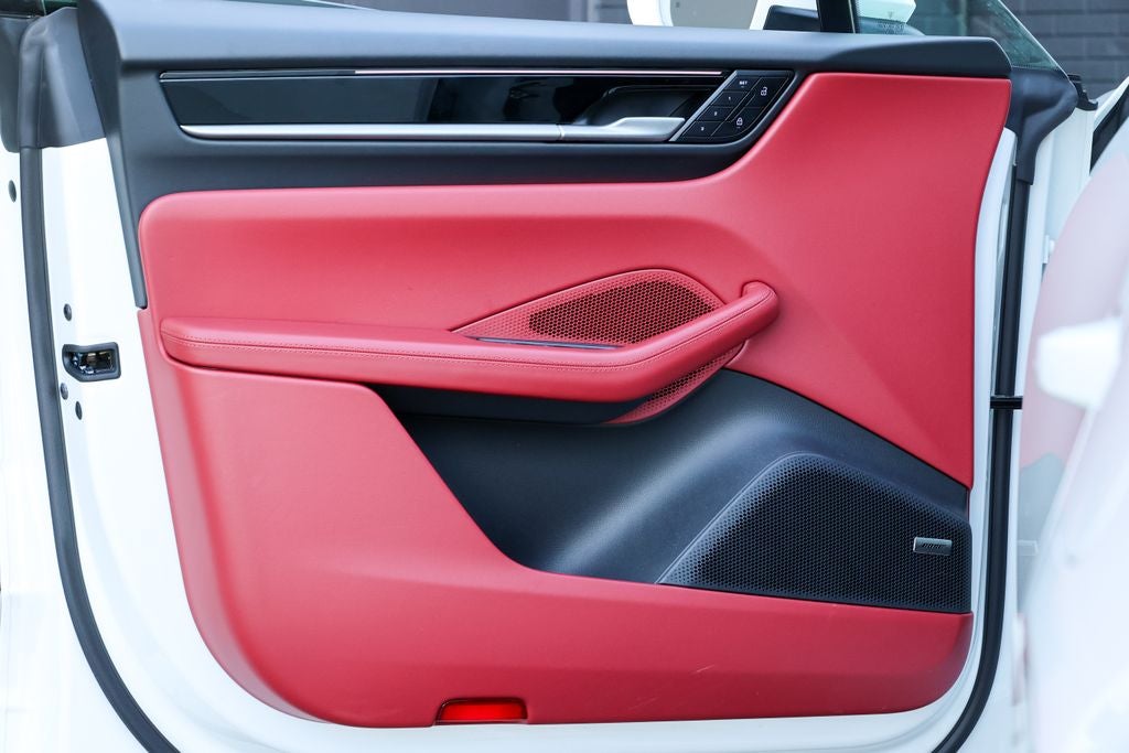 2025 Porsche Macan Electric 4