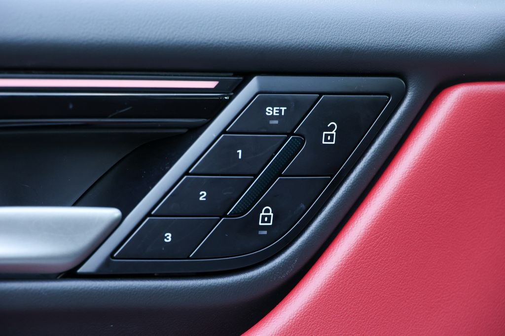 2025 Porsche Macan Electric 4