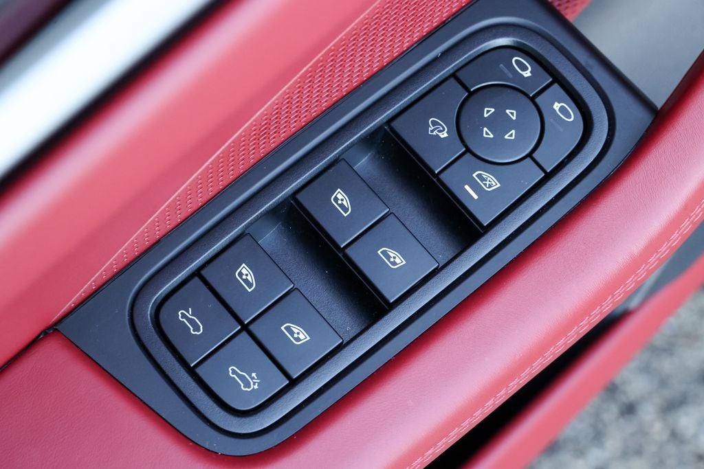 2025 Porsche Macan Electric 4