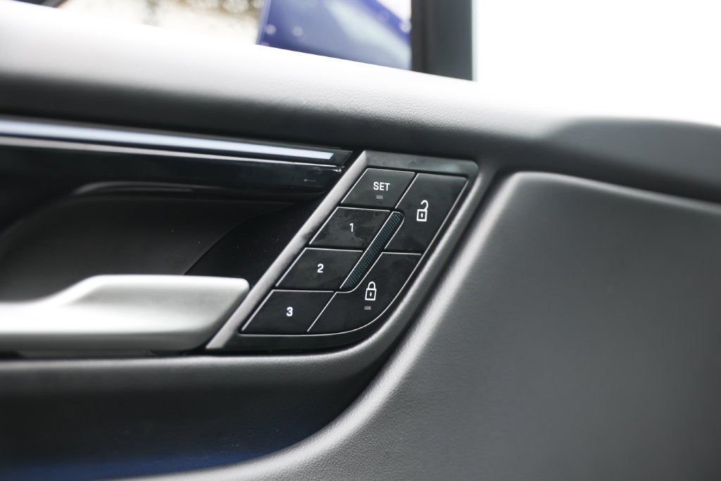 2025 Porsche Macan Electric 4