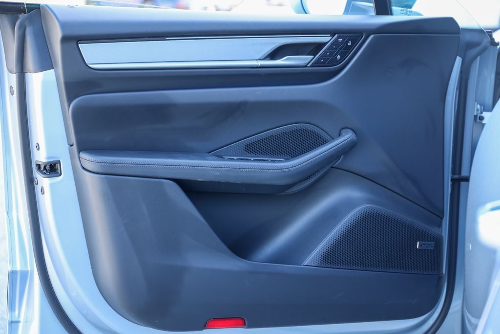 2025 Porsche Macan Electric 4