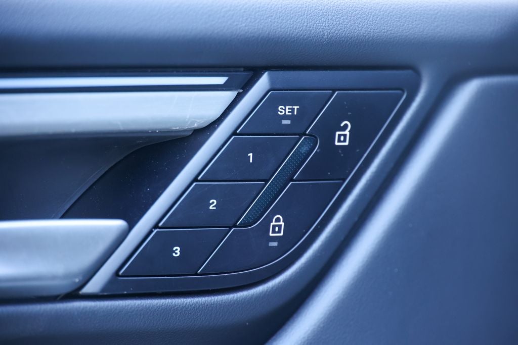 2025 Porsche Macan Electric 4