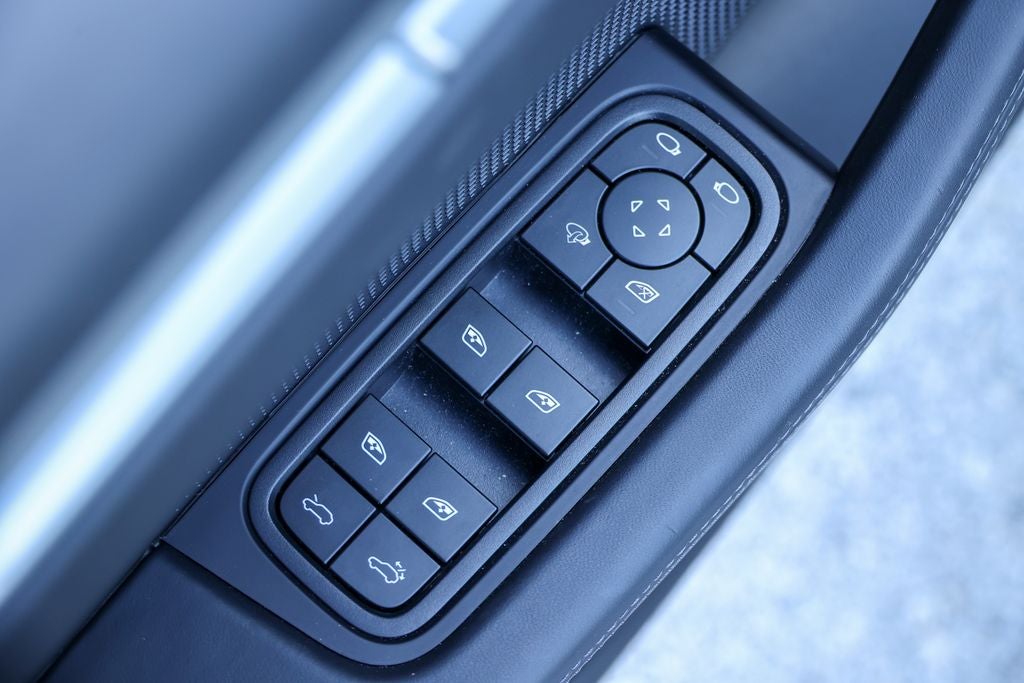 2025 Porsche Macan Electric 4