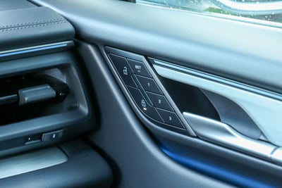 2025 Porsche Macan Electric 4