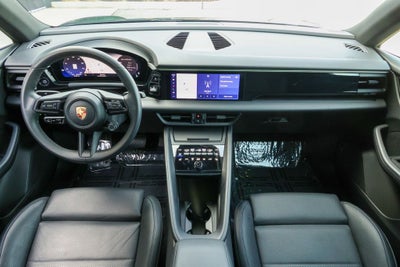 2025 Porsche Macan Electric 4