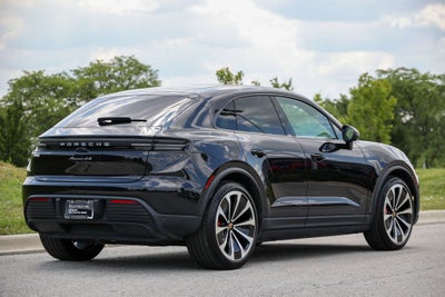 2025 Porsche Macan Electric 4S