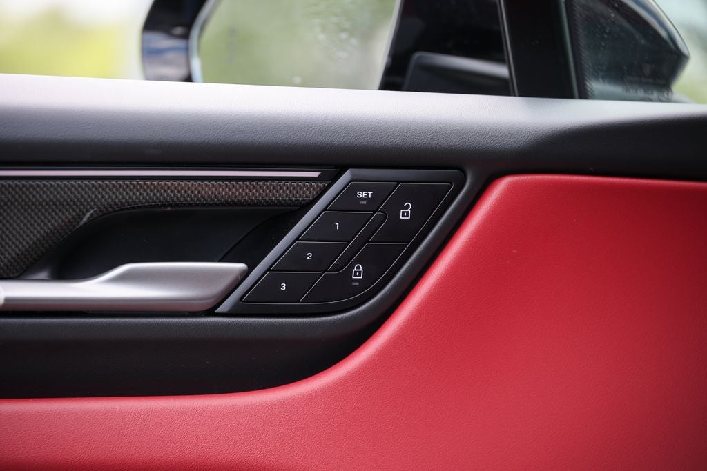 2025 Porsche Macan Electric 4S