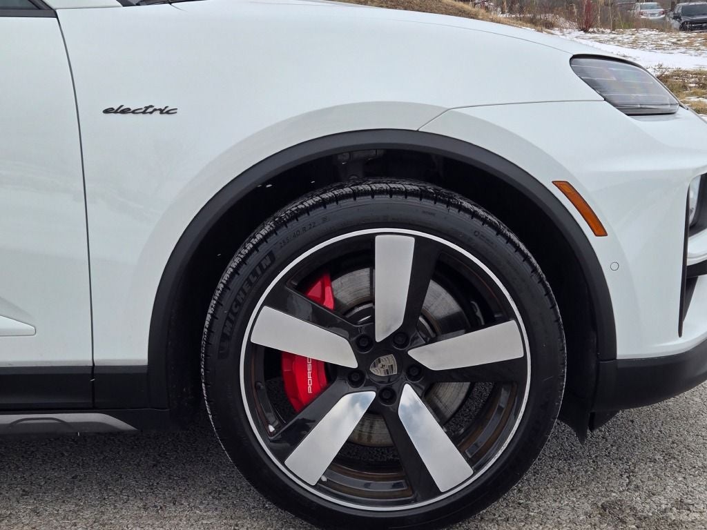 2025 Porsche Macan Electric Turbo