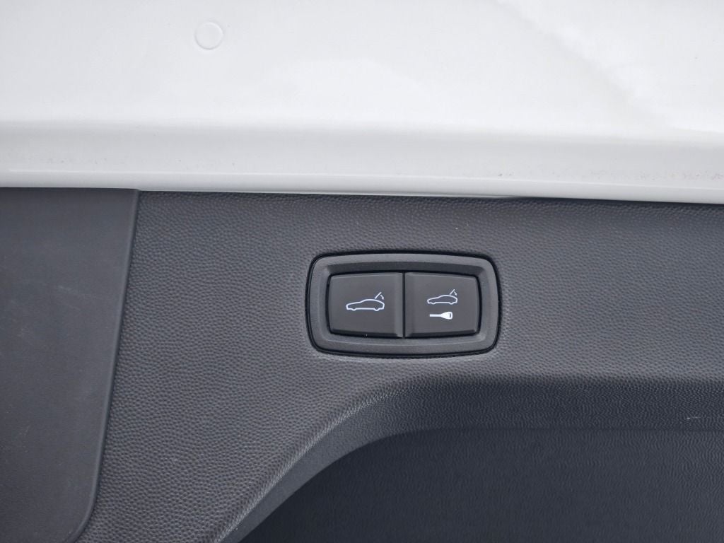 2025 Porsche Macan Electric Turbo