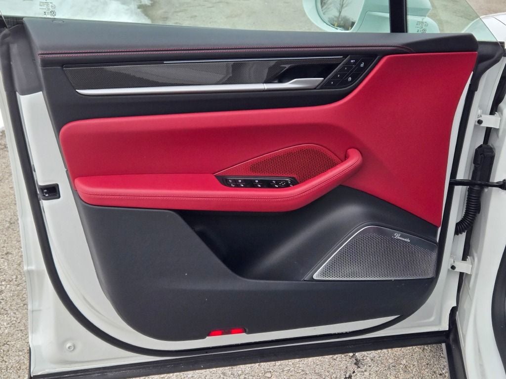 2025 Porsche Macan Electric Turbo