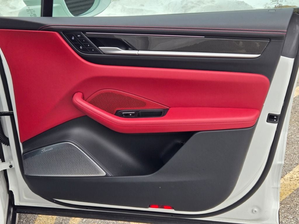 2025 Porsche Macan Electric Turbo