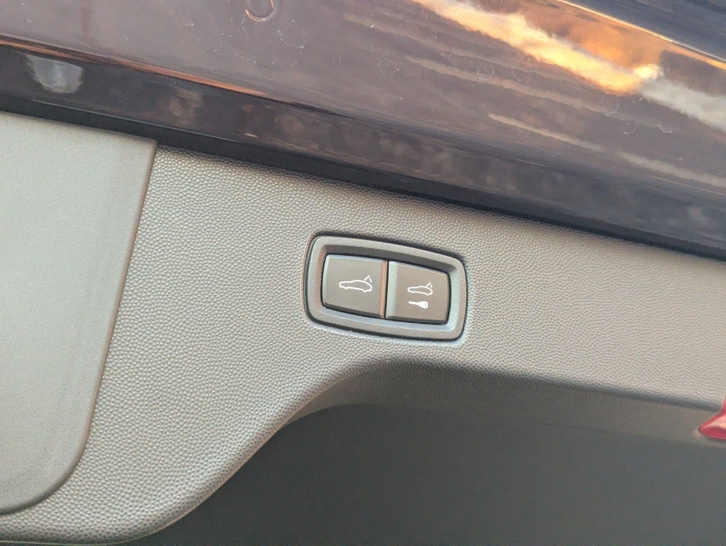 2025 Porsche Macan Electric Base