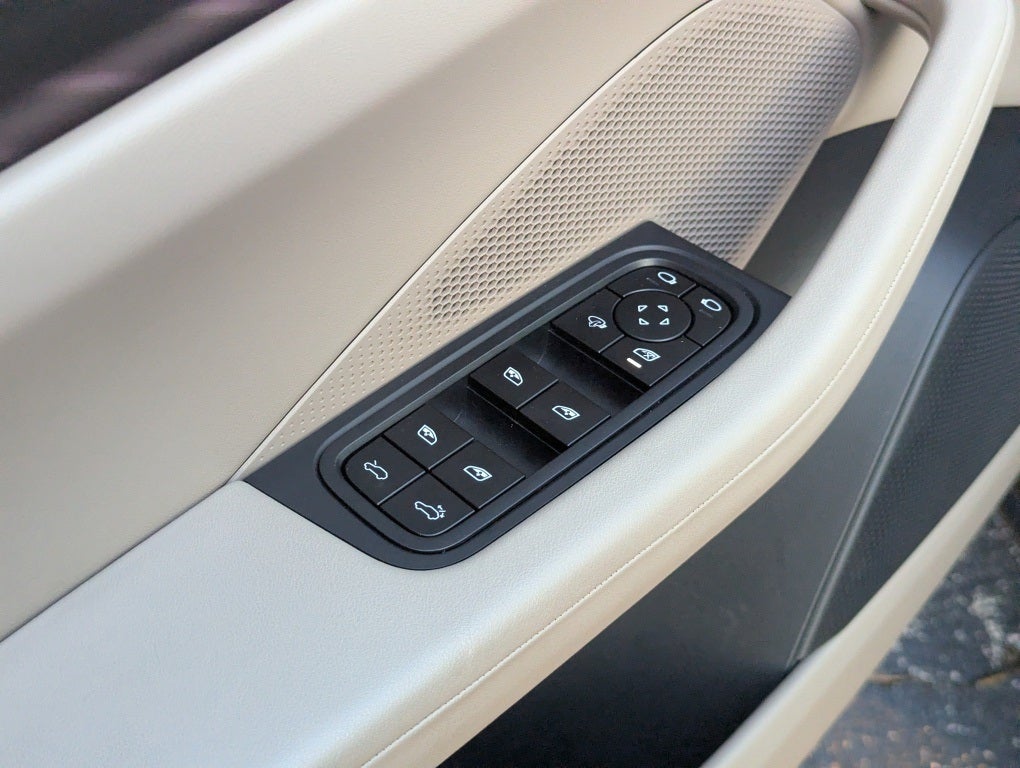 2025 Porsche Macan Electric Base