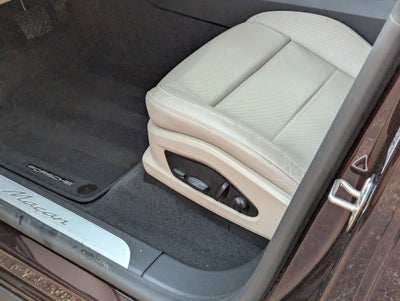 2025 Porsche Macan Electric Base