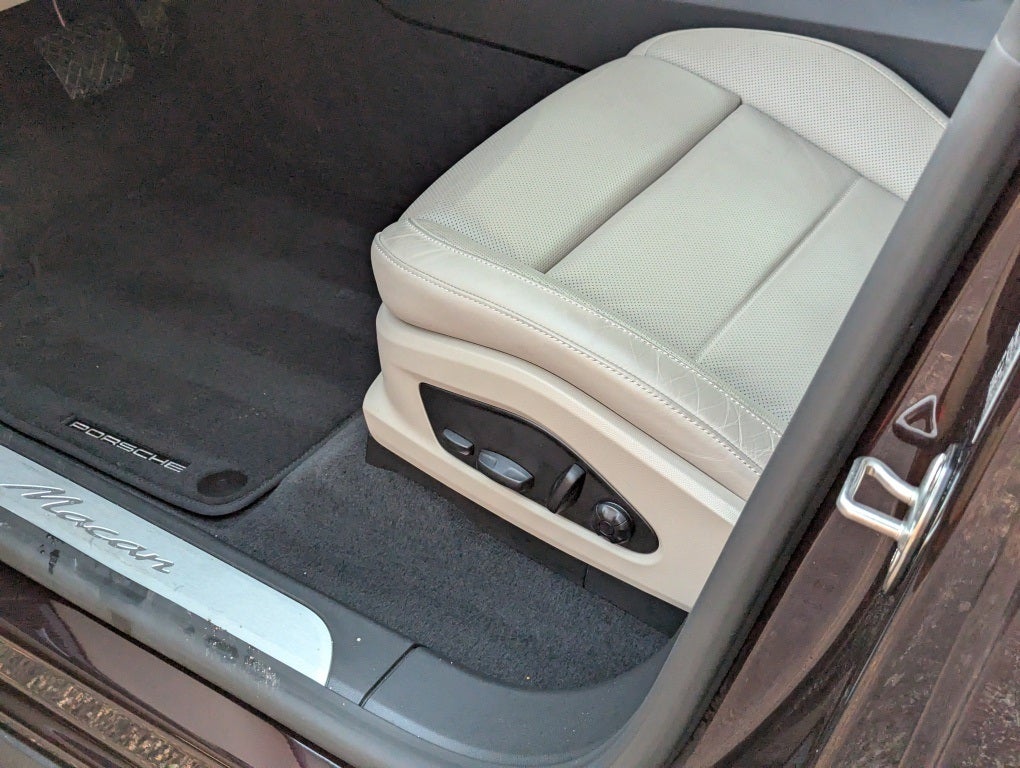 2025 Porsche Macan Electric Base