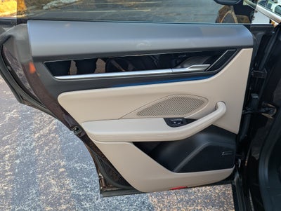 2025 Porsche Macan Electric Base