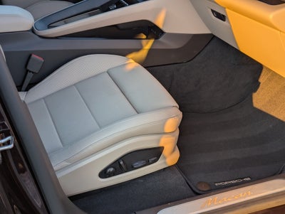 2025 Porsche Macan Electric Base