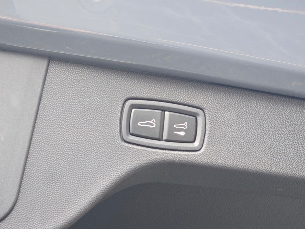 2025 Porsche Macan Electric Base