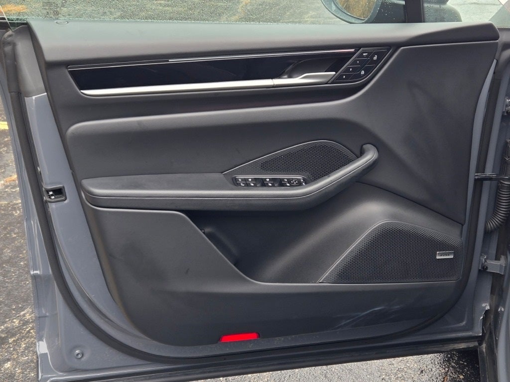 2025 Porsche Macan Electric Base