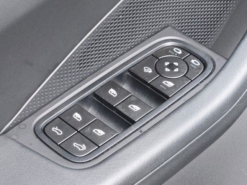 2025 Porsche Macan Electric Base