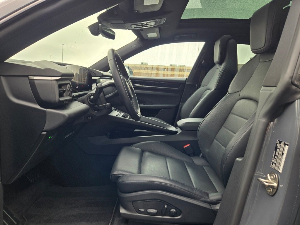 2025 Porsche Macan Electric Base