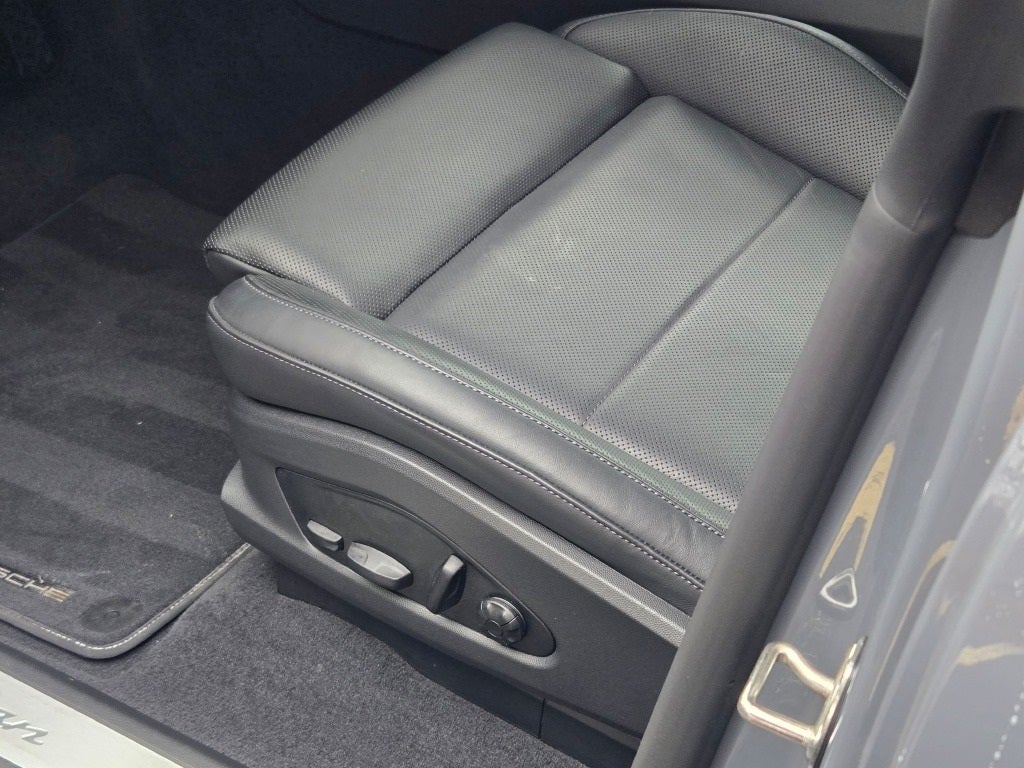 2025 Porsche Macan Electric Base