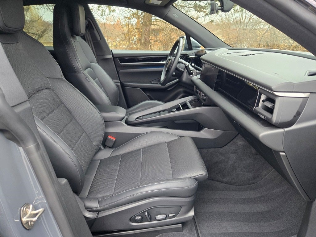 2025 Porsche Macan Electric Base