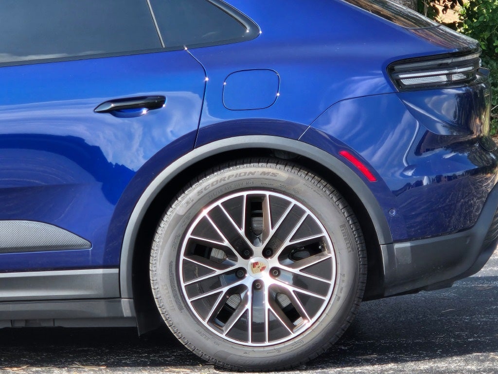 2025 Porsche Macan Electric Base