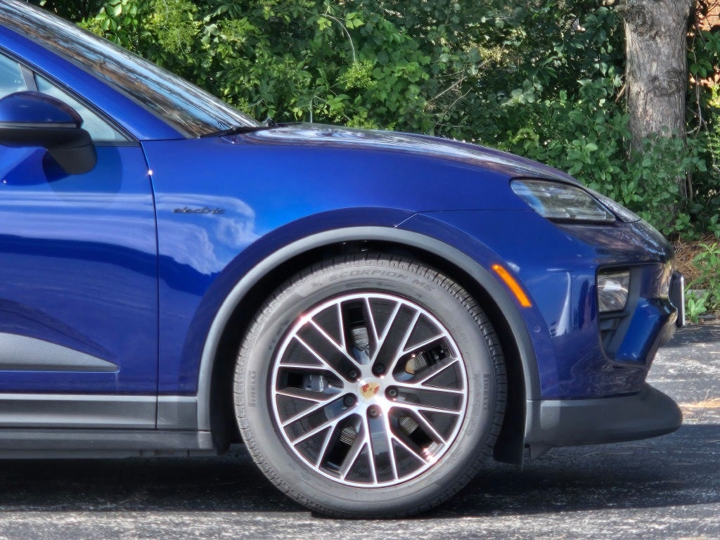 2025 Porsche Macan Electric Base