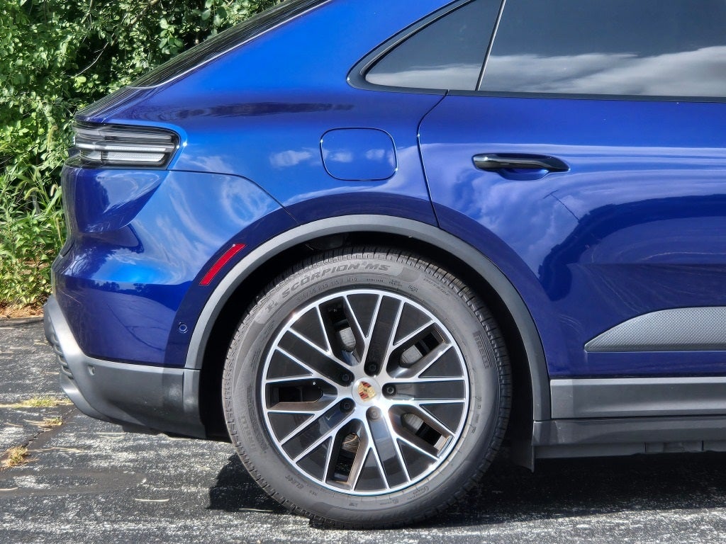 2025 Porsche Macan Electric Base