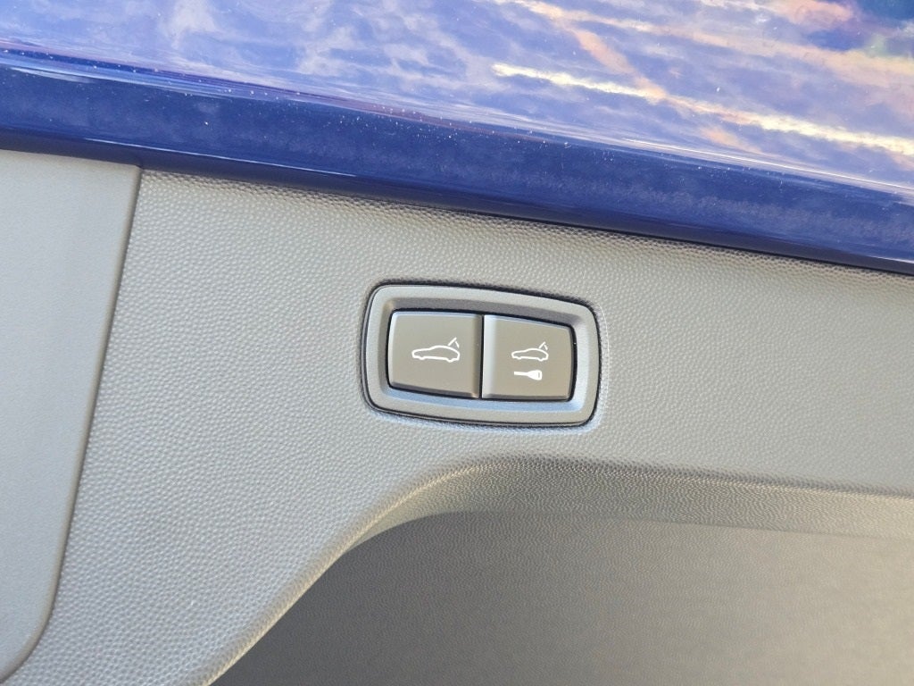 2025 Porsche Macan Electric Base