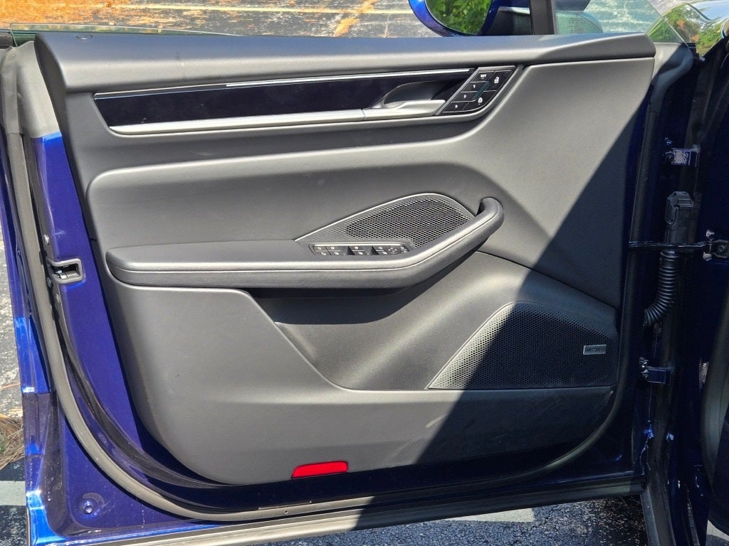 2025 Porsche Macan Electric Base