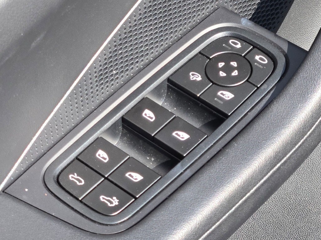 2025 Porsche Macan Electric Base