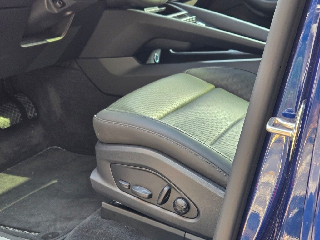 2025 Porsche Macan Electric Base