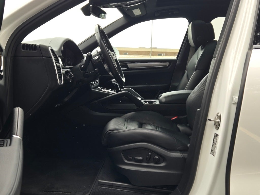 2023 Porsche Cayenne E-Hybrid Platinum Edition