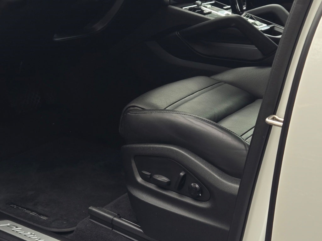 2023 Porsche Cayenne E-Hybrid Platinum Edition