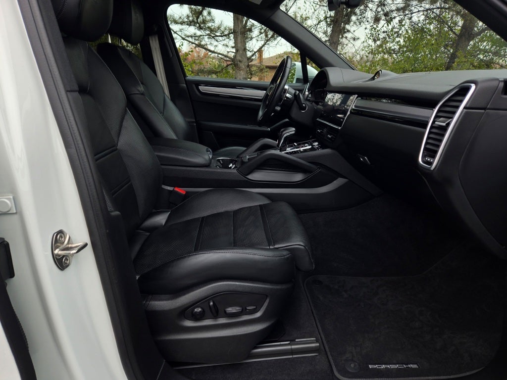 2023 Porsche Cayenne E-Hybrid Platinum Edition