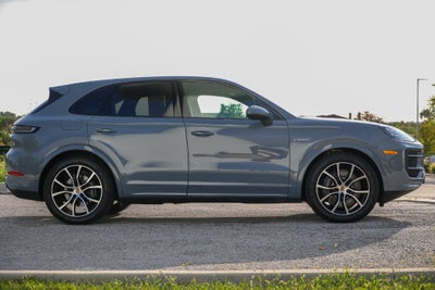 2026 Porsche Cayenne E-Hybrid Base