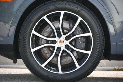 2026 Porsche Cayenne E-Hybrid Base