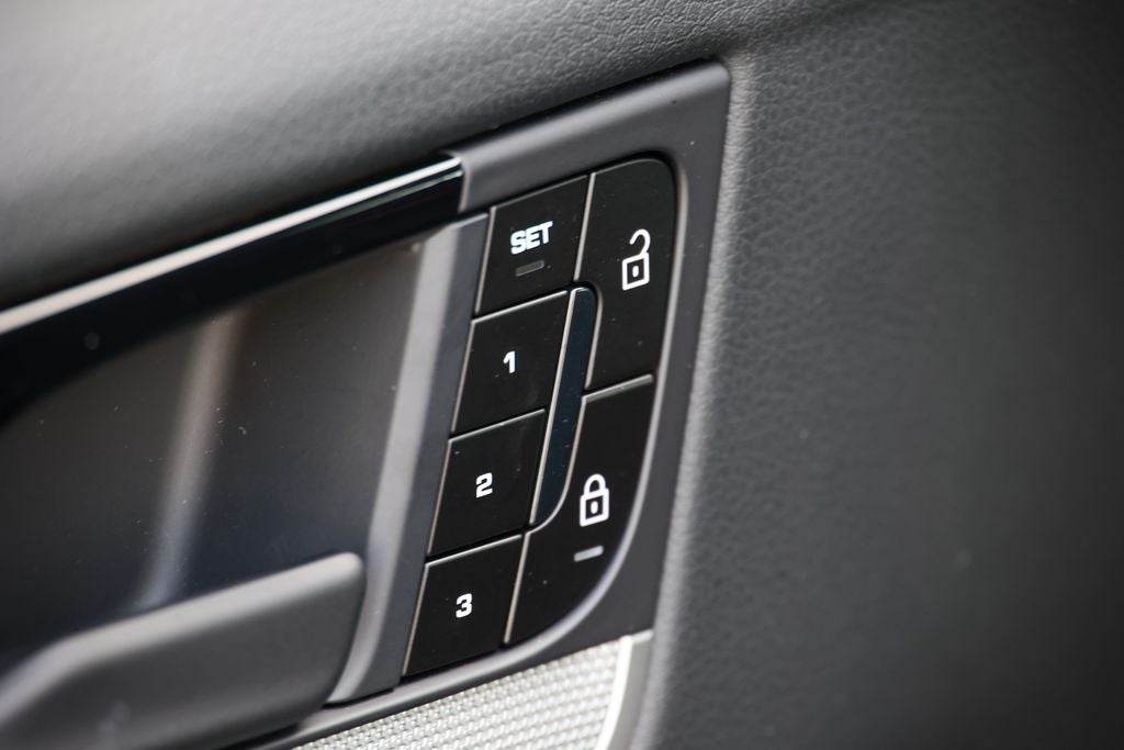 2026 Porsche Cayenne E-Hybrid Base
