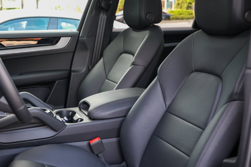 2026 Porsche Cayenne E-Hybrid Base