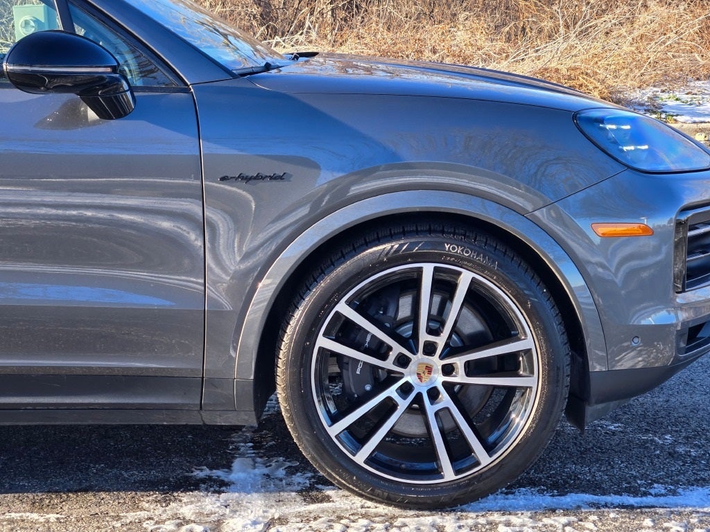 2025 Porsche Cayenne E-Hybrid Base