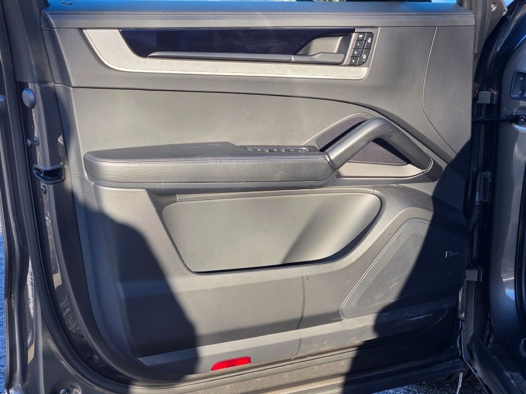 2025 Porsche Cayenne E-Hybrid Base