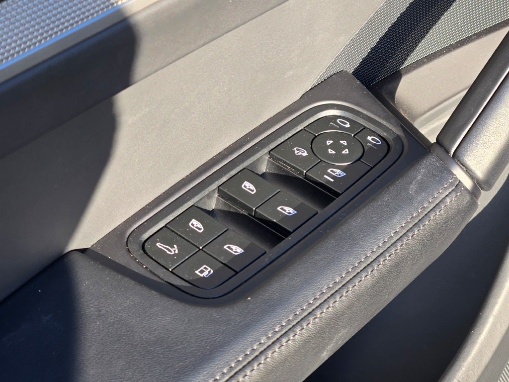 2025 Porsche Cayenne E-Hybrid Base