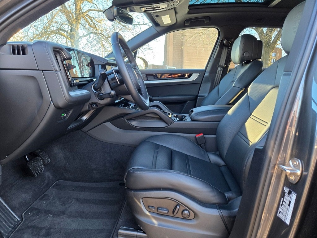 2025 Porsche Cayenne E-Hybrid Base