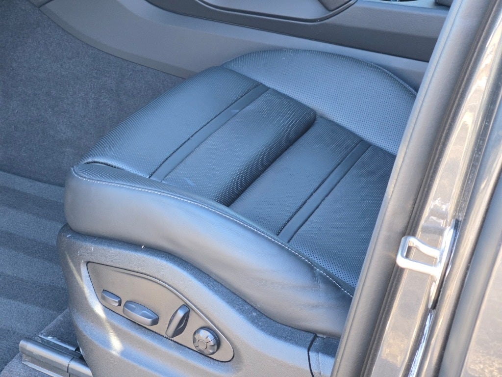 2025 Porsche Cayenne E-Hybrid Base