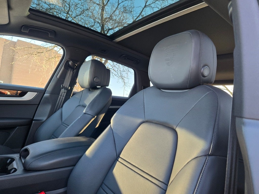 2025 Porsche Cayenne E-Hybrid Base