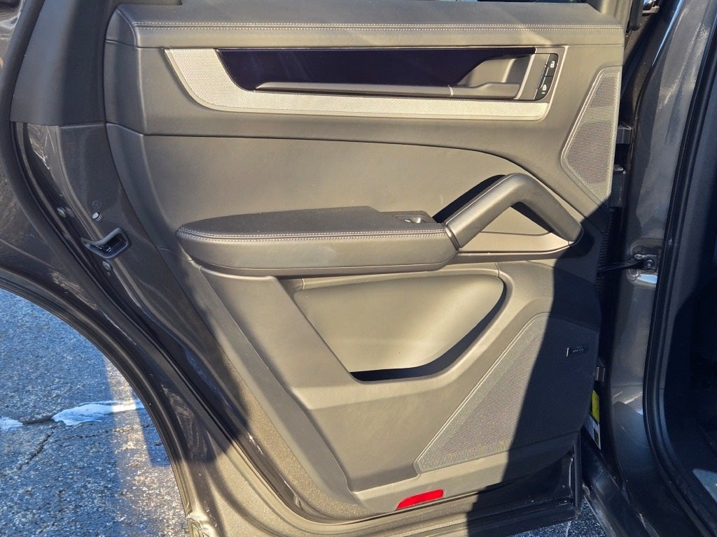 2025 Porsche Cayenne E-Hybrid Base