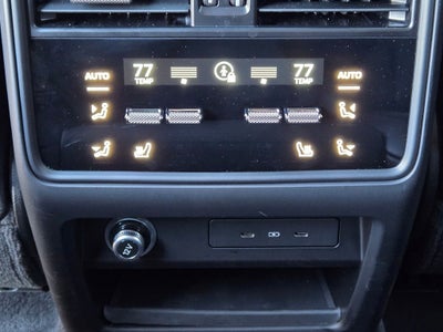 2025 Porsche Cayenne E-Hybrid Base