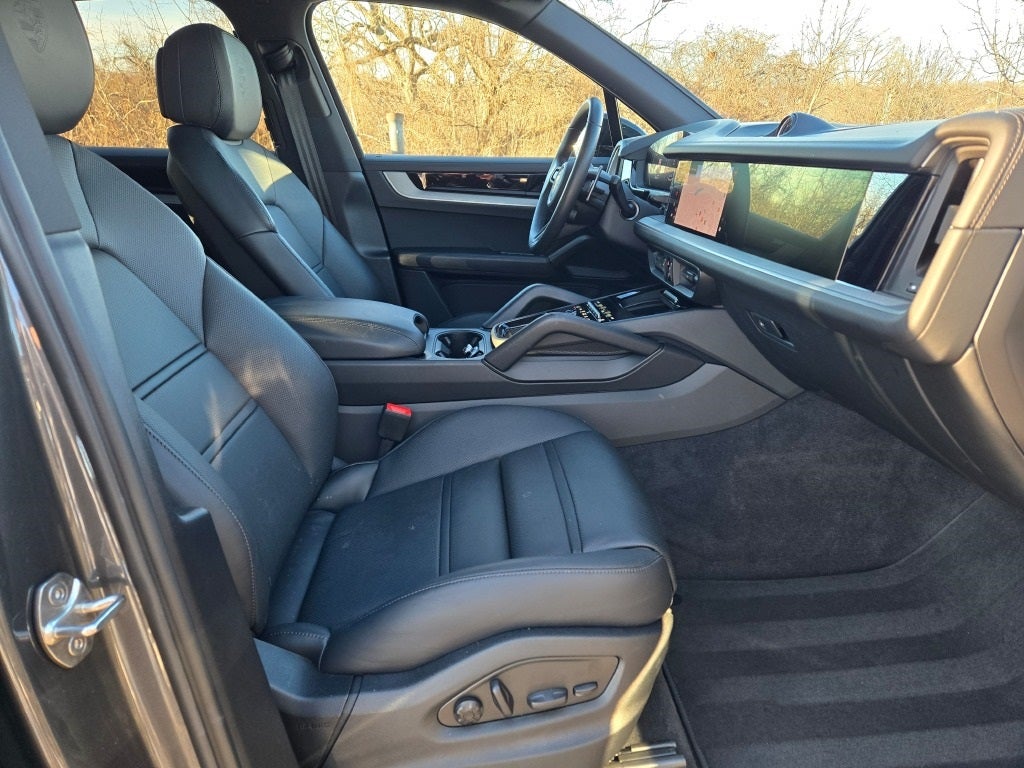 2025 Porsche Cayenne E-Hybrid Base